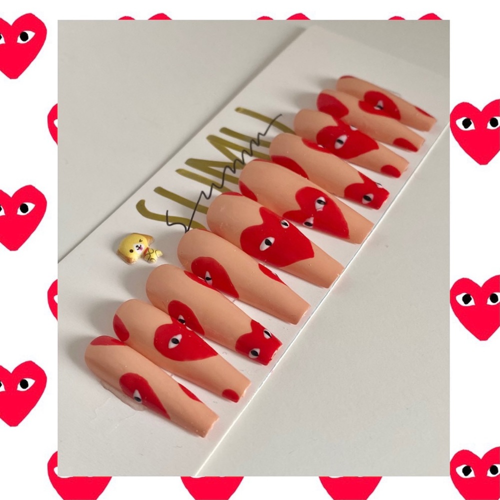 HANDPAINTED COMMES DES GARÇONS PRESS ON GEL NAILS